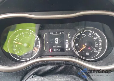 2015 Jeep Cherokee Latitude z USA, uszkodzony, nr VIN 1C4PJMCB0FW744235